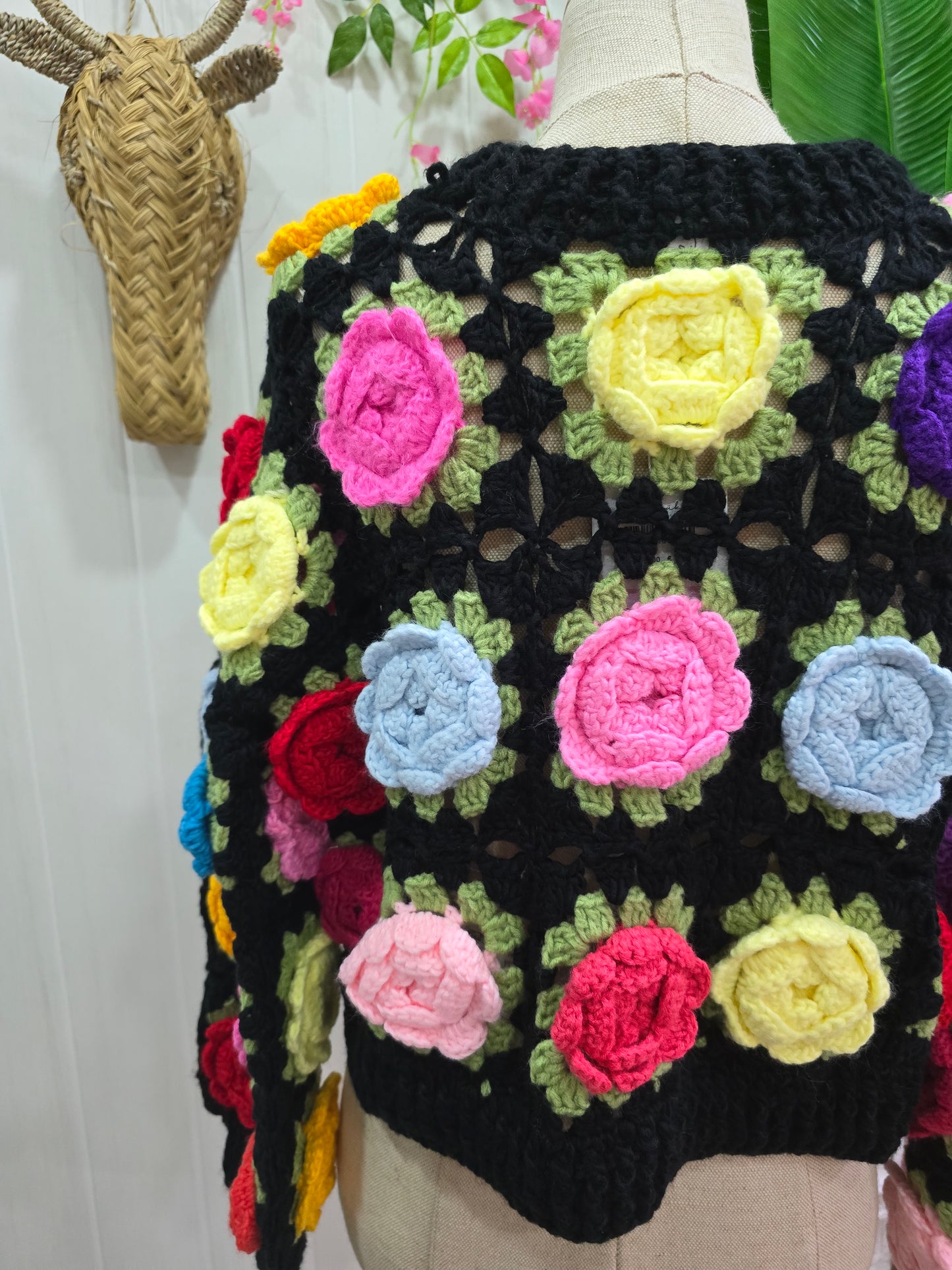 Casaco preto com flores