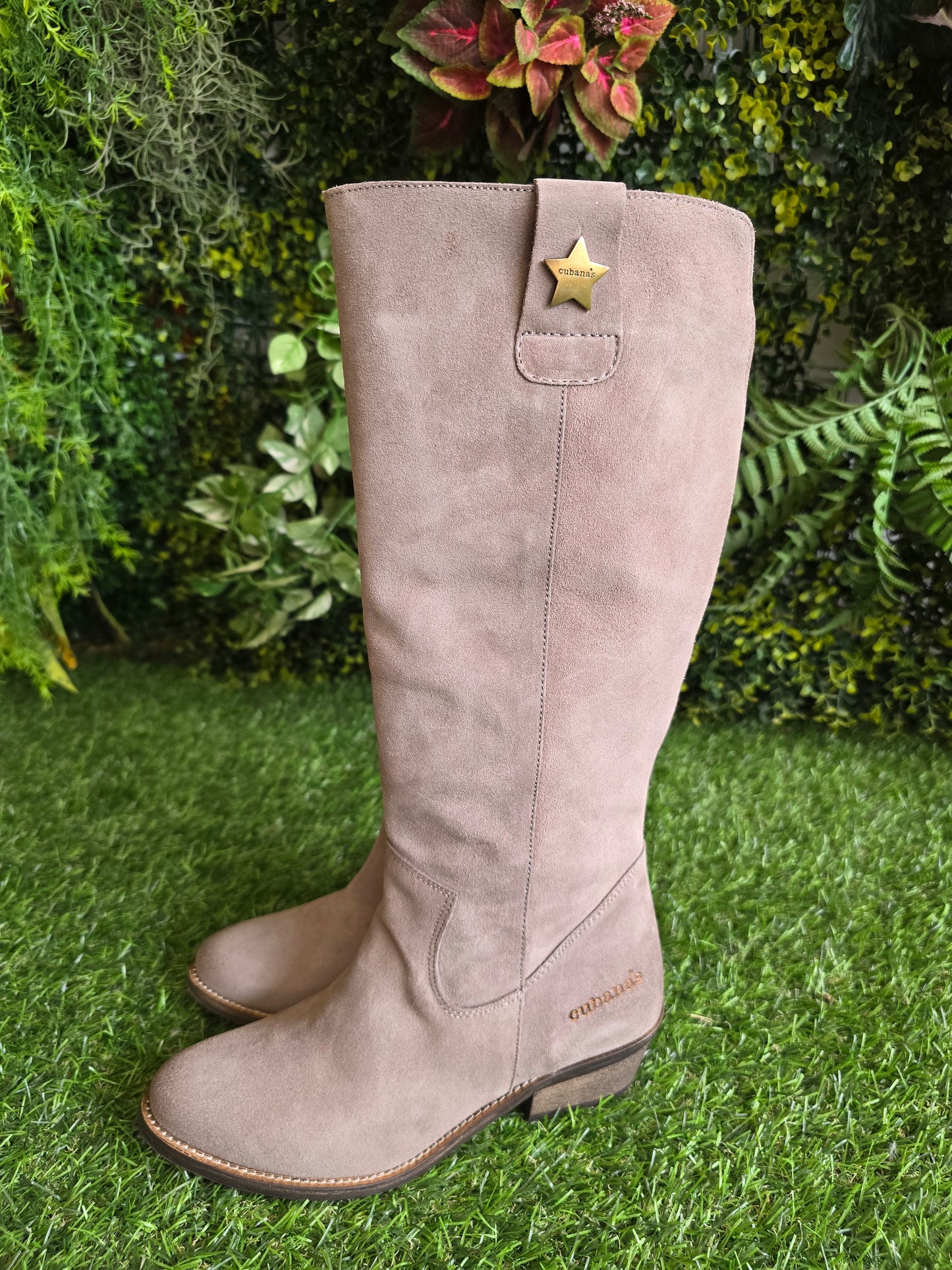 Botas Cubanas em Camurça Taupe