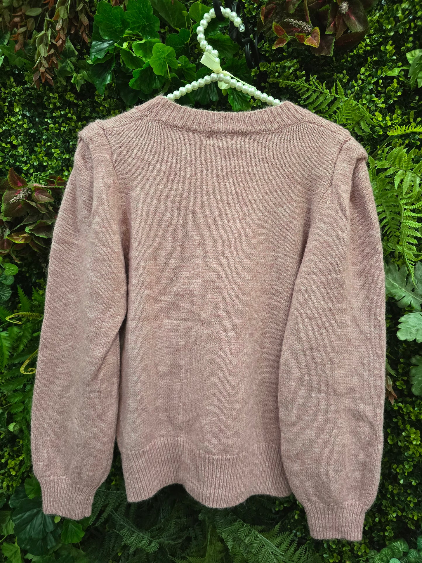 Camisola rosa com flores e brilhantes