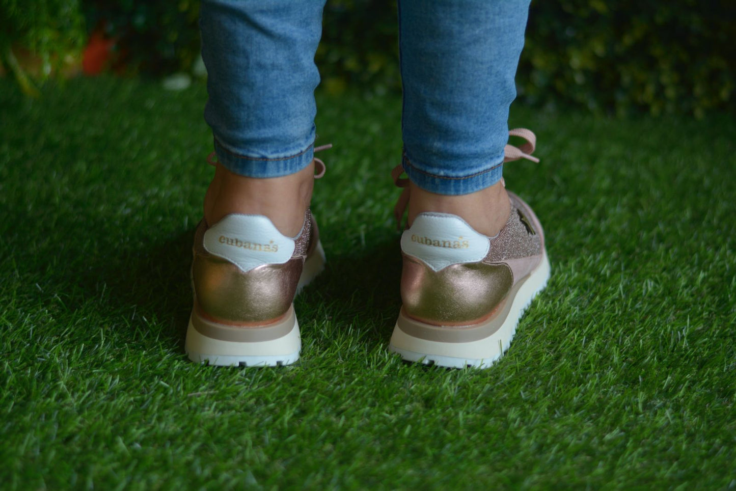 Tenis Cubanas rosa com brilhantes