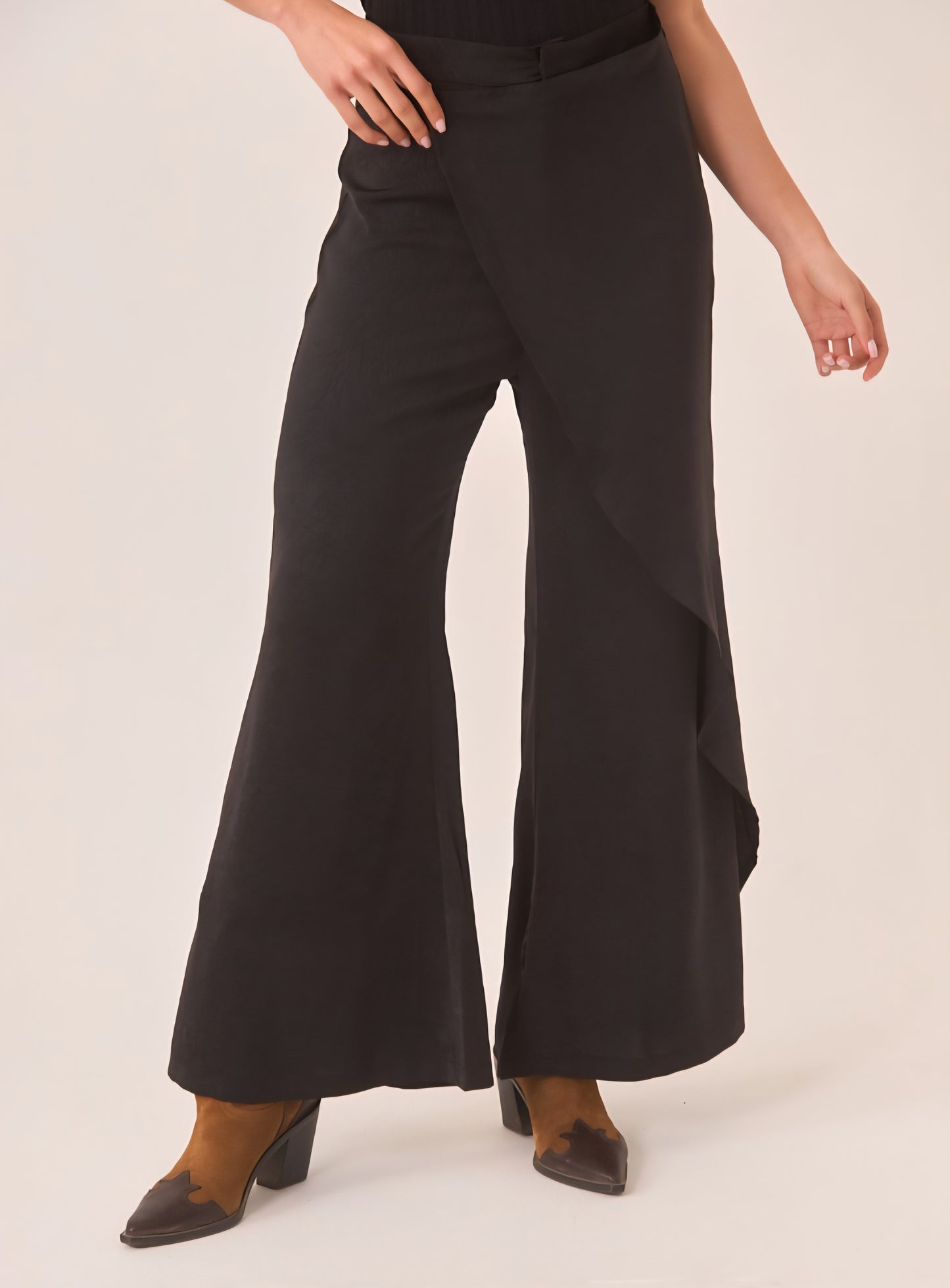 Pantalonas Nekane Pretas Saip