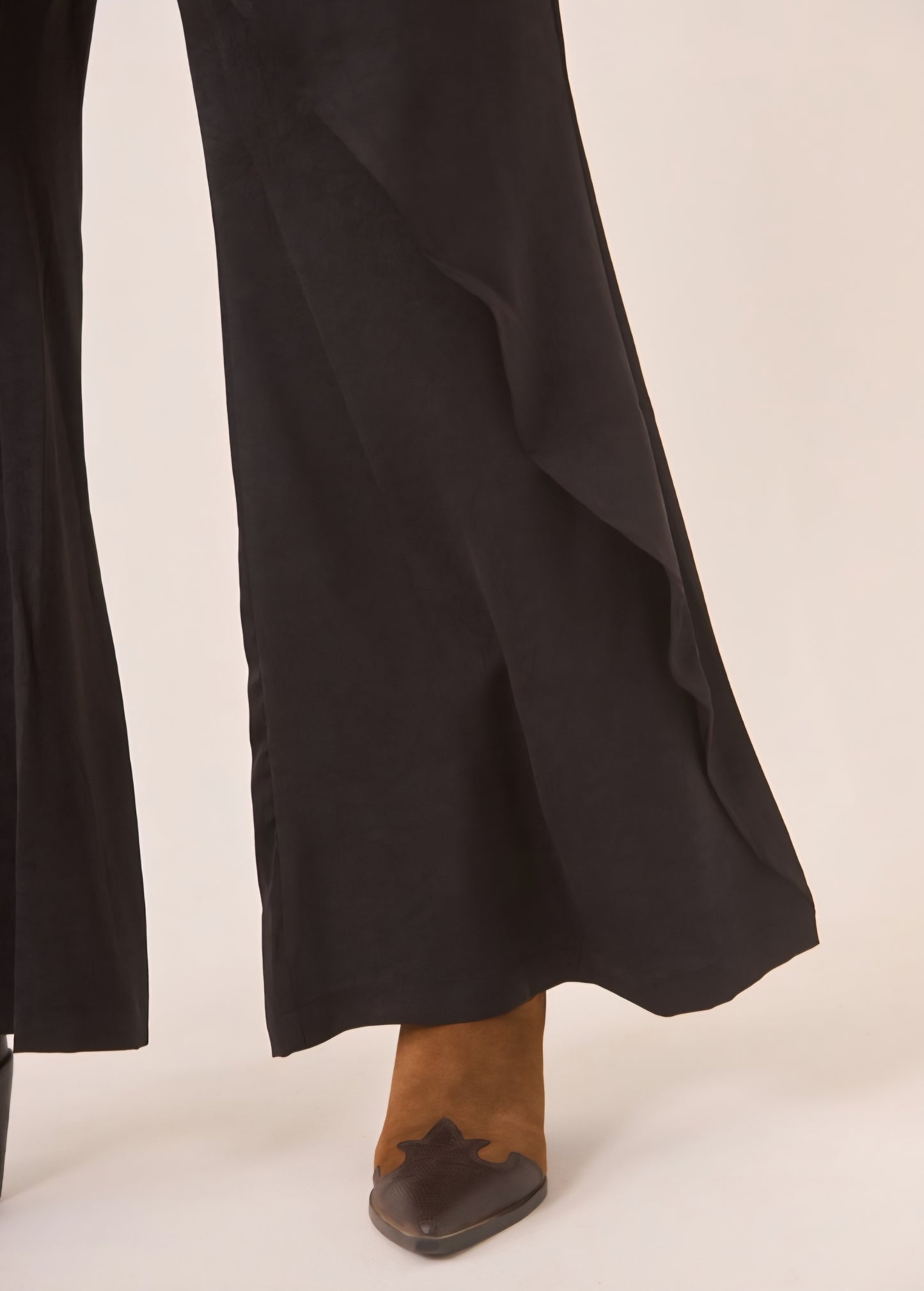 Pantalonas Nekane Pretas Saip