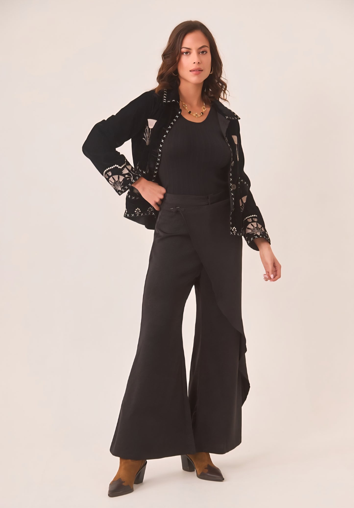 Pantalonas Nekane Pretas Saip