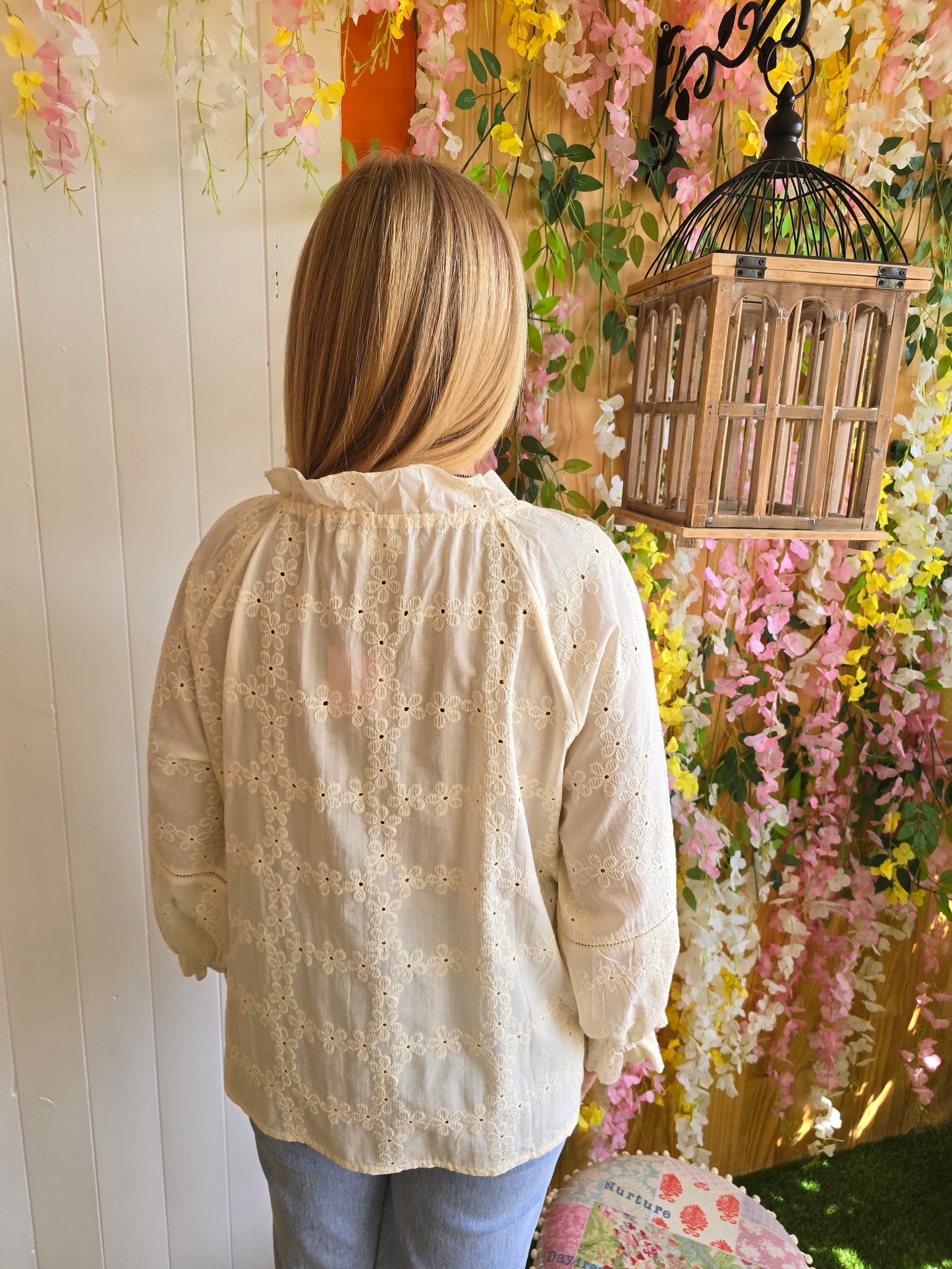 Blusa com flores bordadas