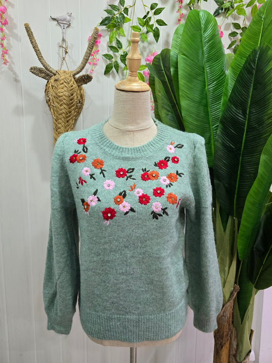 Camisola esmeralda com flores e brilhantes