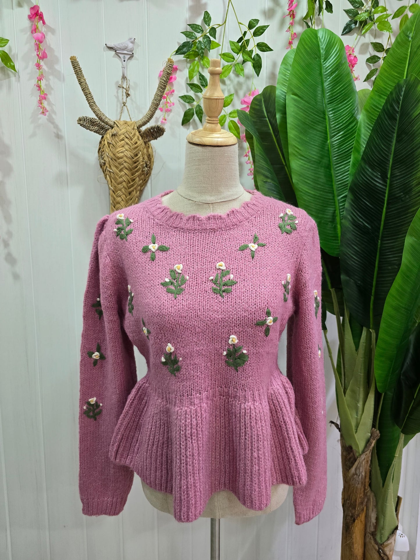 Camisola rosa com flores amarelas