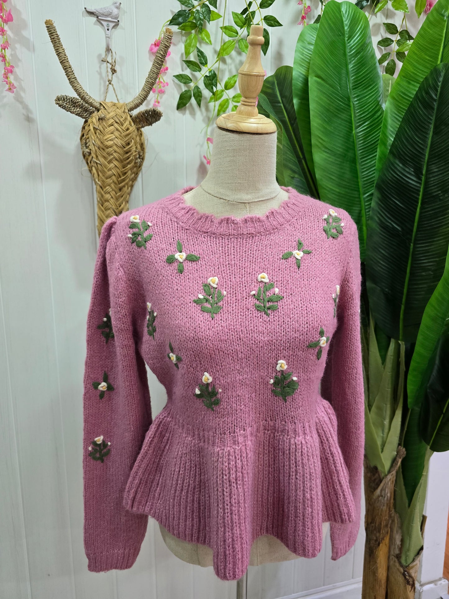 Camisola rosa com flores amarelas