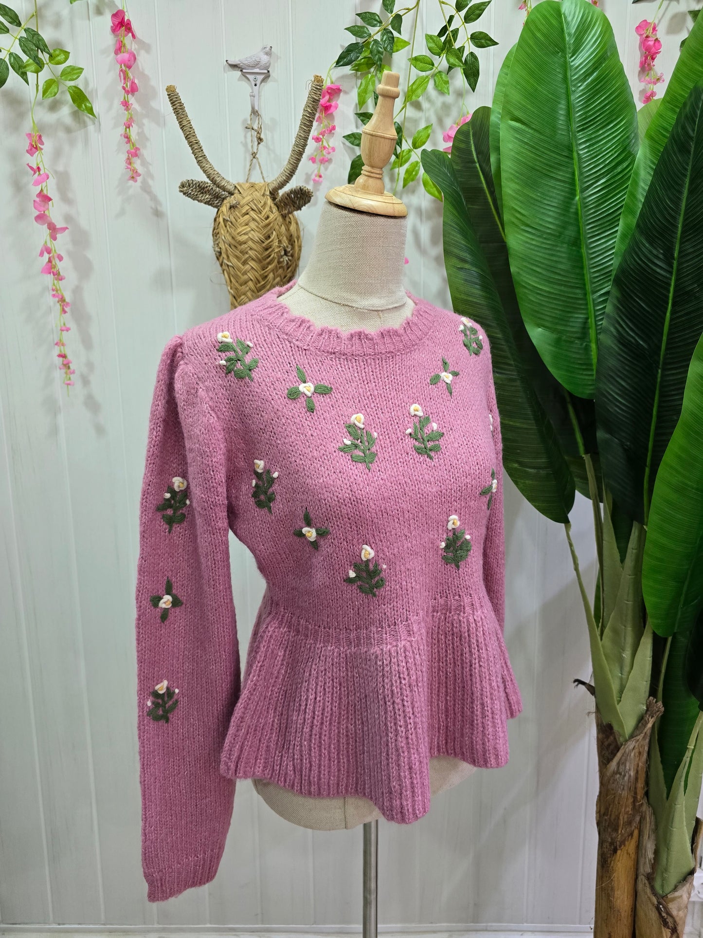 Camisola rosa com flores amarelas