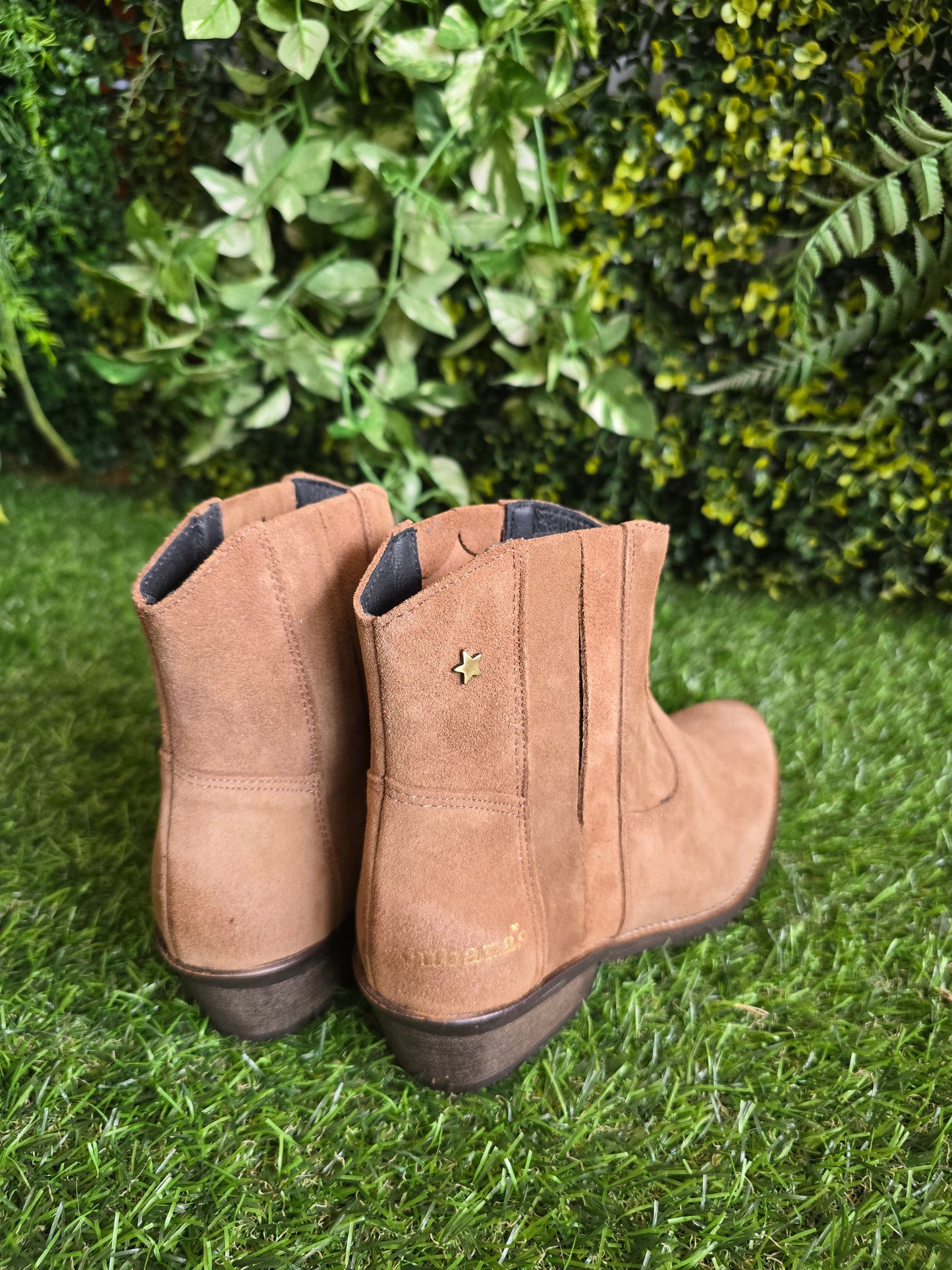 Botas Cubanas em Camurça Camel