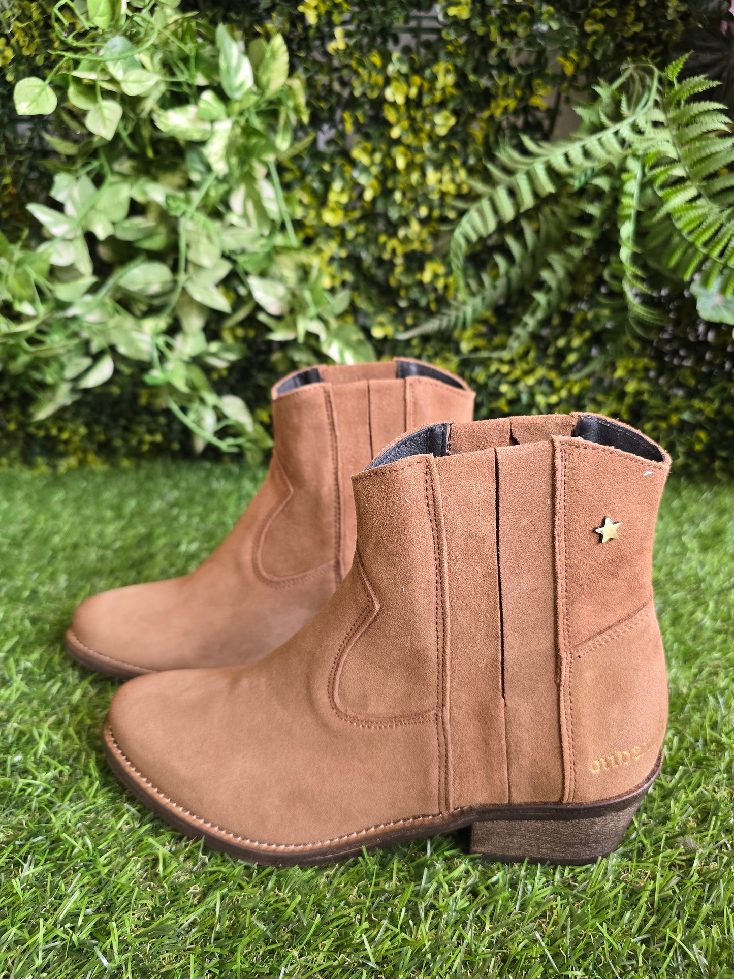Botas Cubanas em Camurça Camel