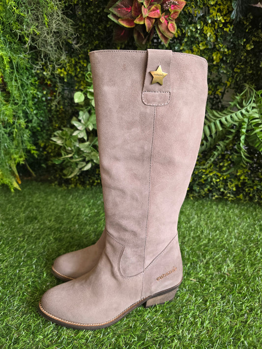 Botas Cubanas em Camurça Taupe