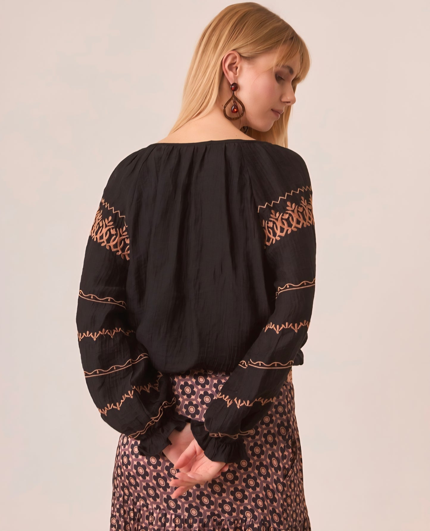 Blusa Nekane Preta Zaurak