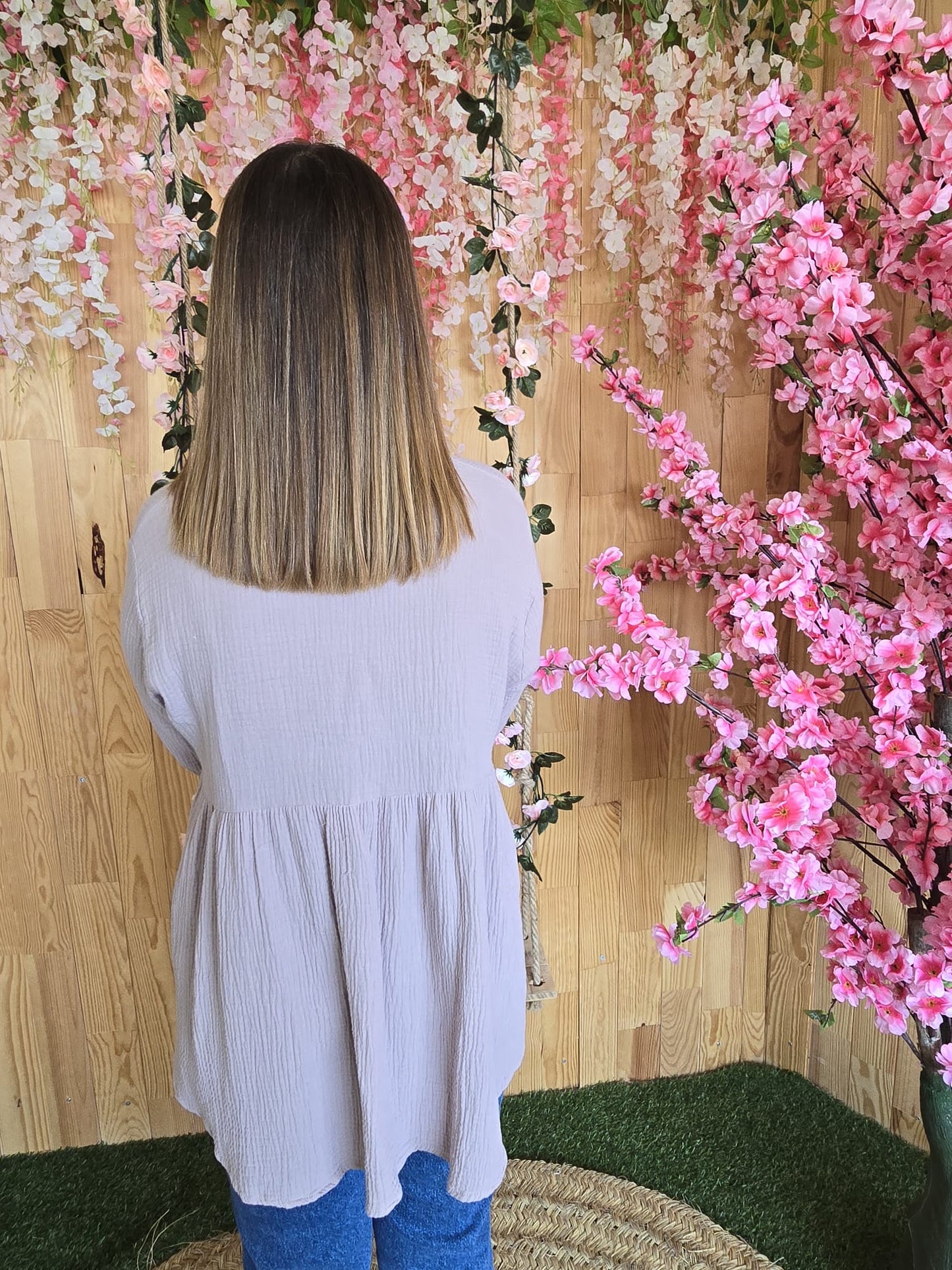 Camisa gaze creme com flores